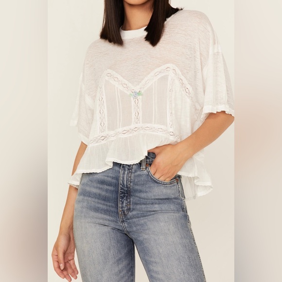 Free People Tops - 🆕FREE PEOPLE FALL IN LOVE TEE-SIZE X-SMALL-WHITE